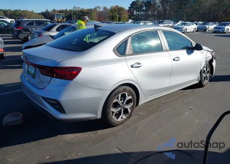 2021 Kia Forte Lxs z USA, uszkodzony, nr VIN 3KPF24AD8ME265713